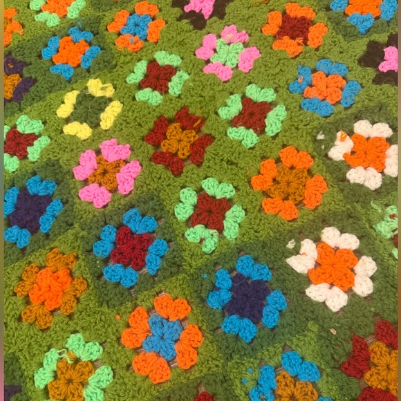 Handmade Afghan Green Granny Square Crocheted Blanket 62 x 58 - Picture 5 of 6